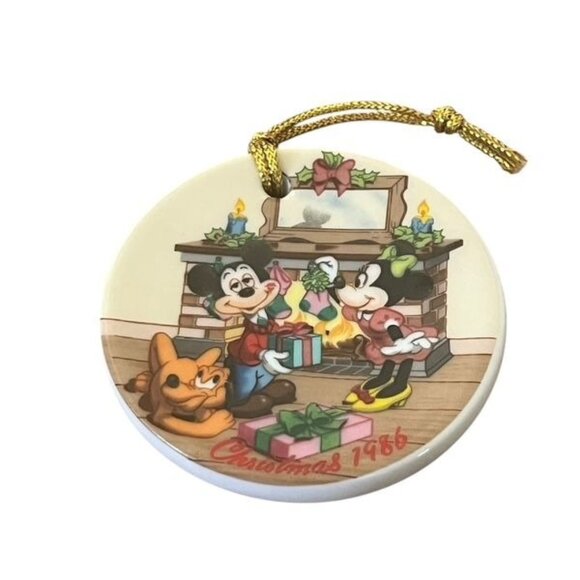 The Disney Collection 1986 Grolier Collectibles Mistletoe Magic Ornament - Picture 1 of 3